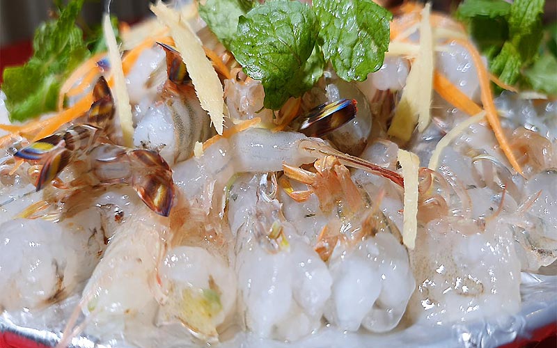 gỏi tôm sống chấm mù tạt