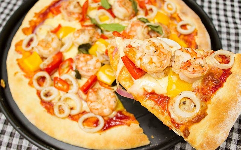 Cách làm pizza hải sản sốt mayonnaise